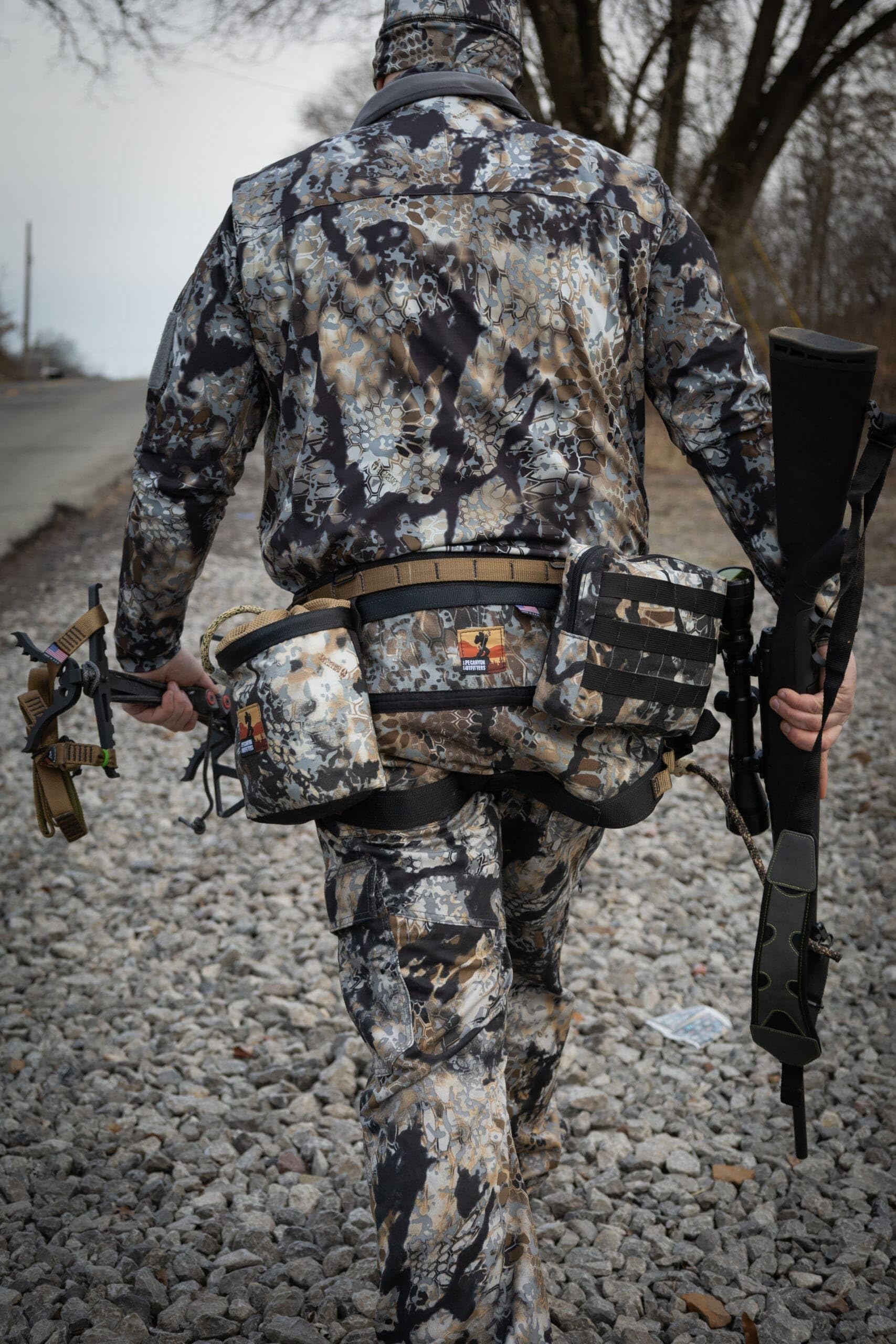 Ape Canyon Outfitters Wood Deluxe Saddle – Obskura Skyfall Camouflage Tree Saddle with Adjustable Rope Bridge and AustriAlpin Buckles – Sit & Lean Hunting Saddle in Small/Medium/Large