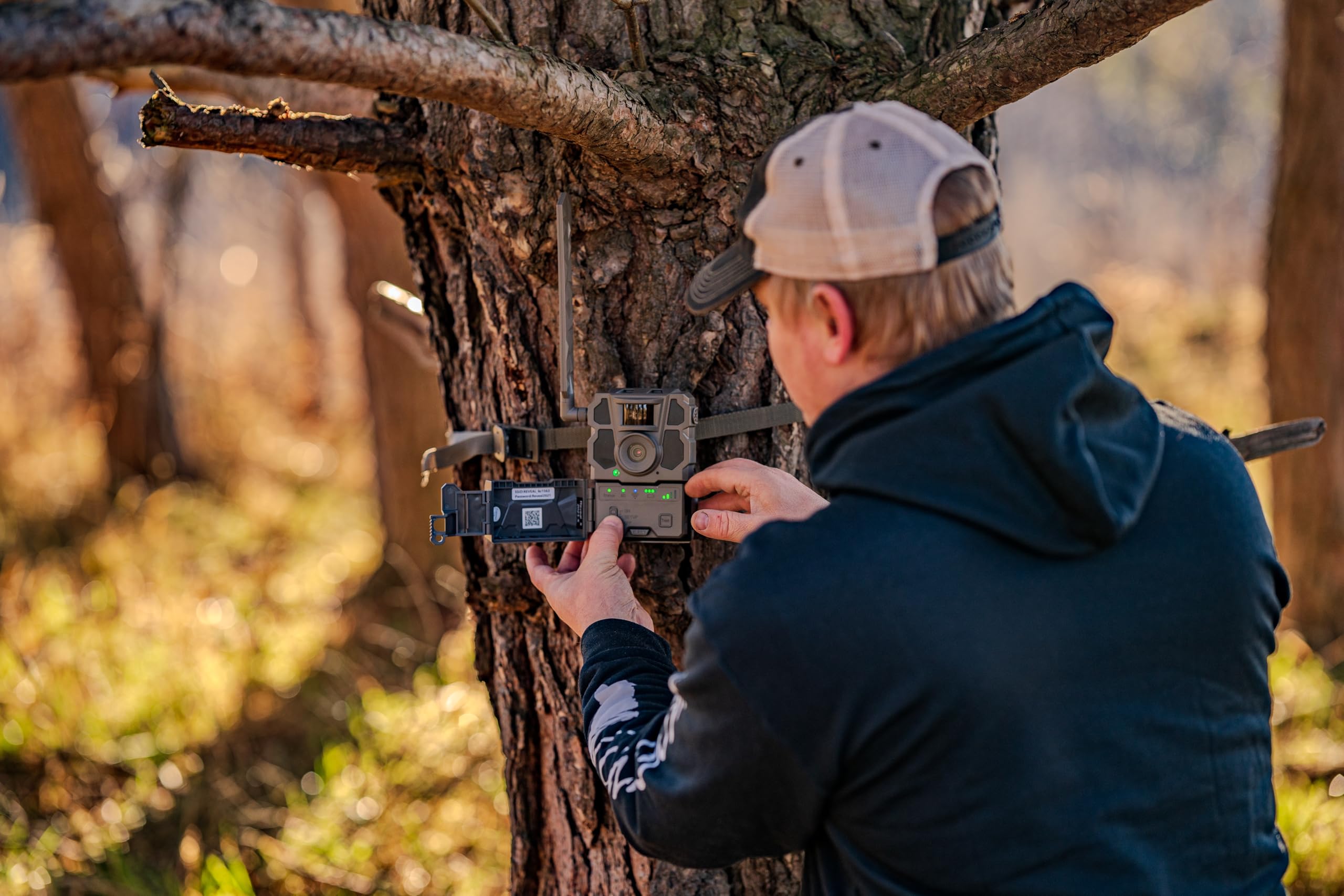 TACTACAM Reveal X Gen 3.0 Cellular Trail Camera - Multi Carrier, HD Photos & Videos, Pre-Installed Antenna, Built-in GPS, Best Battery Life, Low-Glow, Fast Trigger Speed + Cleaning Cloth (1 PK)