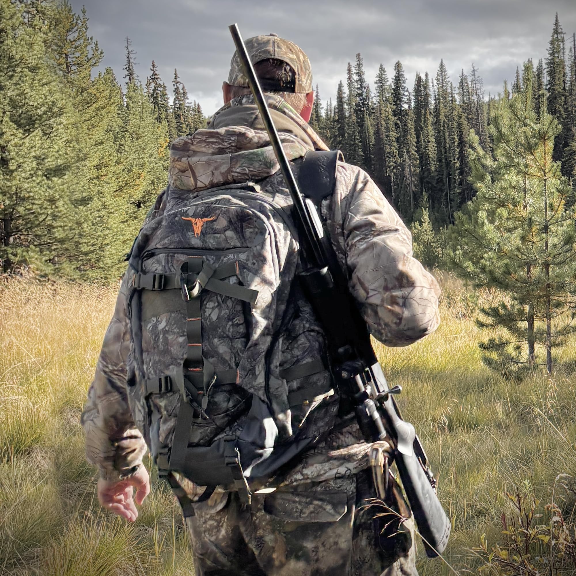 Mardingtop Camo Hunting Backpack for Bow Rifle Gun，Large Capacity Tactical Hunting Day Pack with Rain Cover for Hunting Camping Hiking